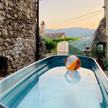 Maison Le Calle Pensión Vallo di Nera